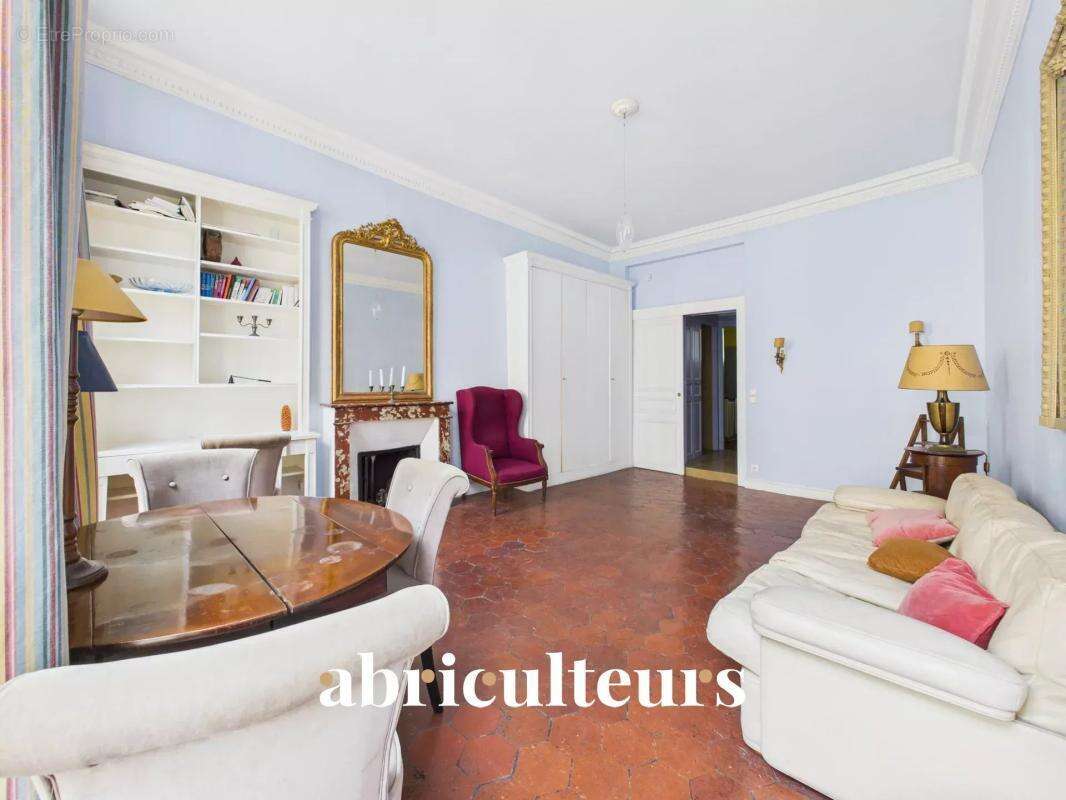 Appartement à PARIS-4E