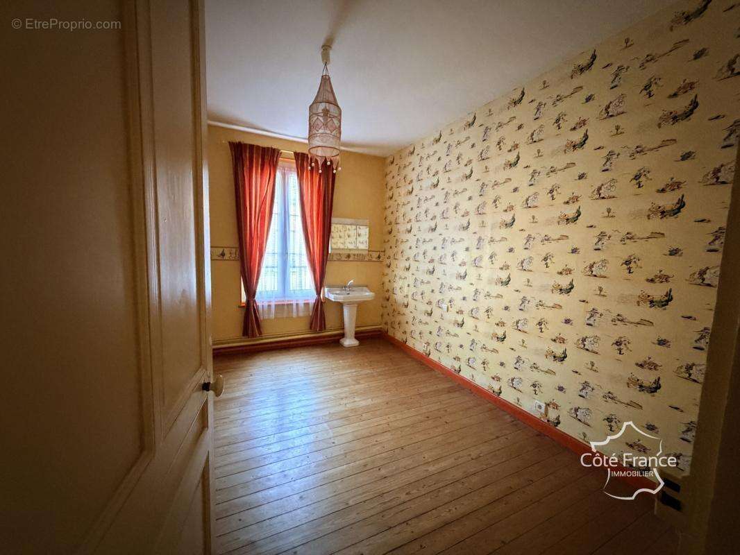 Maison à CRECY-SUR-SERRE