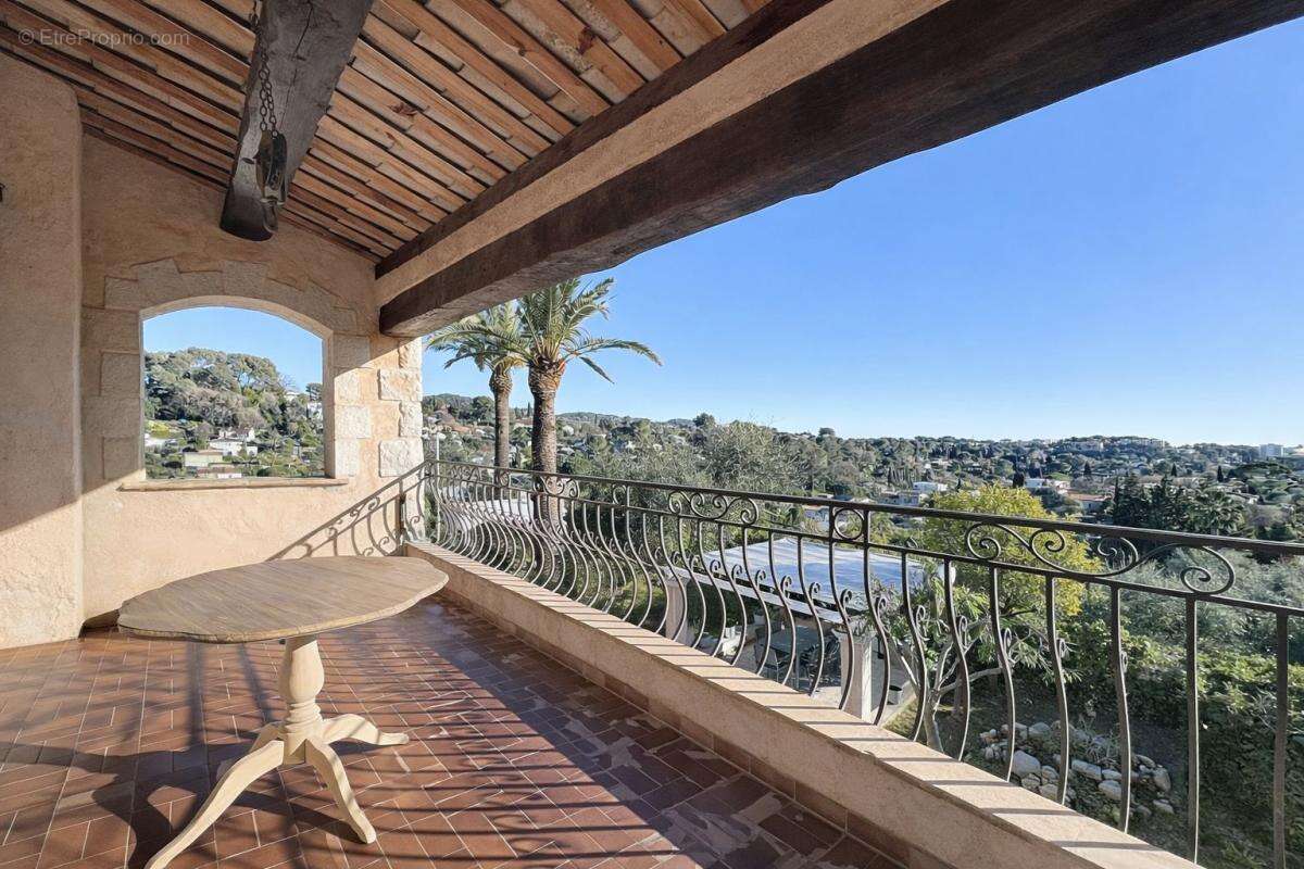 Appartement à MOUGINS
