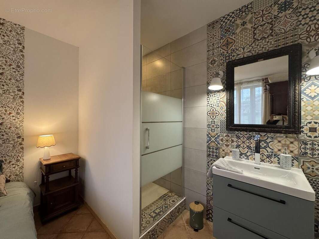 Salle d'eau appartement - Maison à BEYNAC-ET-CAZENAC