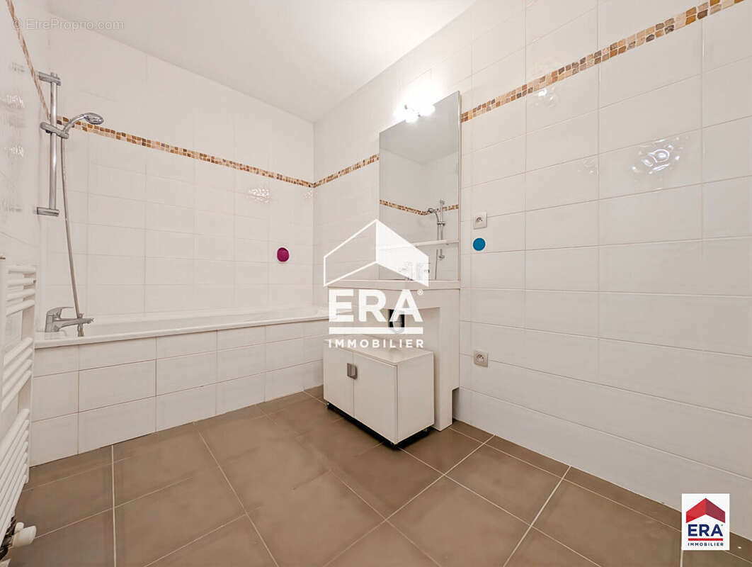 Appartement - 67 m² -  Terrasse - place de parking sécurisée - Wasquehal Centre - photo 5