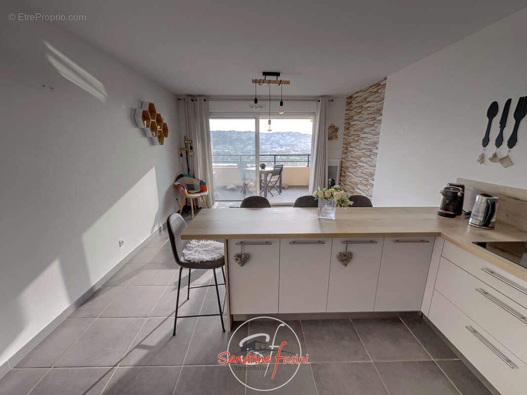 Appartement à SAINT-LAURENT-DU-VAR