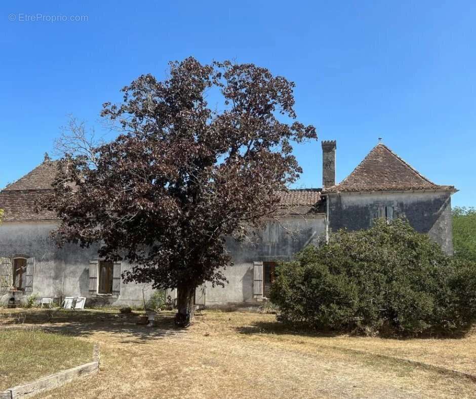 Maison à MENESPLET