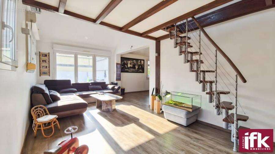 Maison plain-pied de 205 m² sur 13,52 ares avec piscine et double garage – DPE B - photo 18