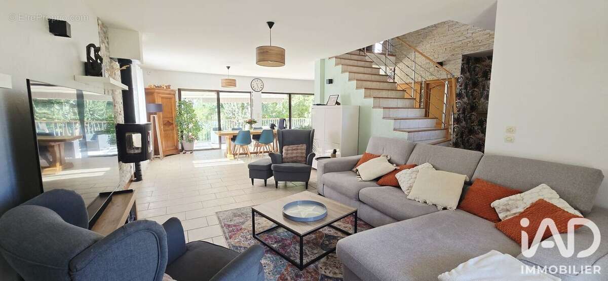 Maison 164 m² à Conde-Sainte-Libiaire  - photo 3