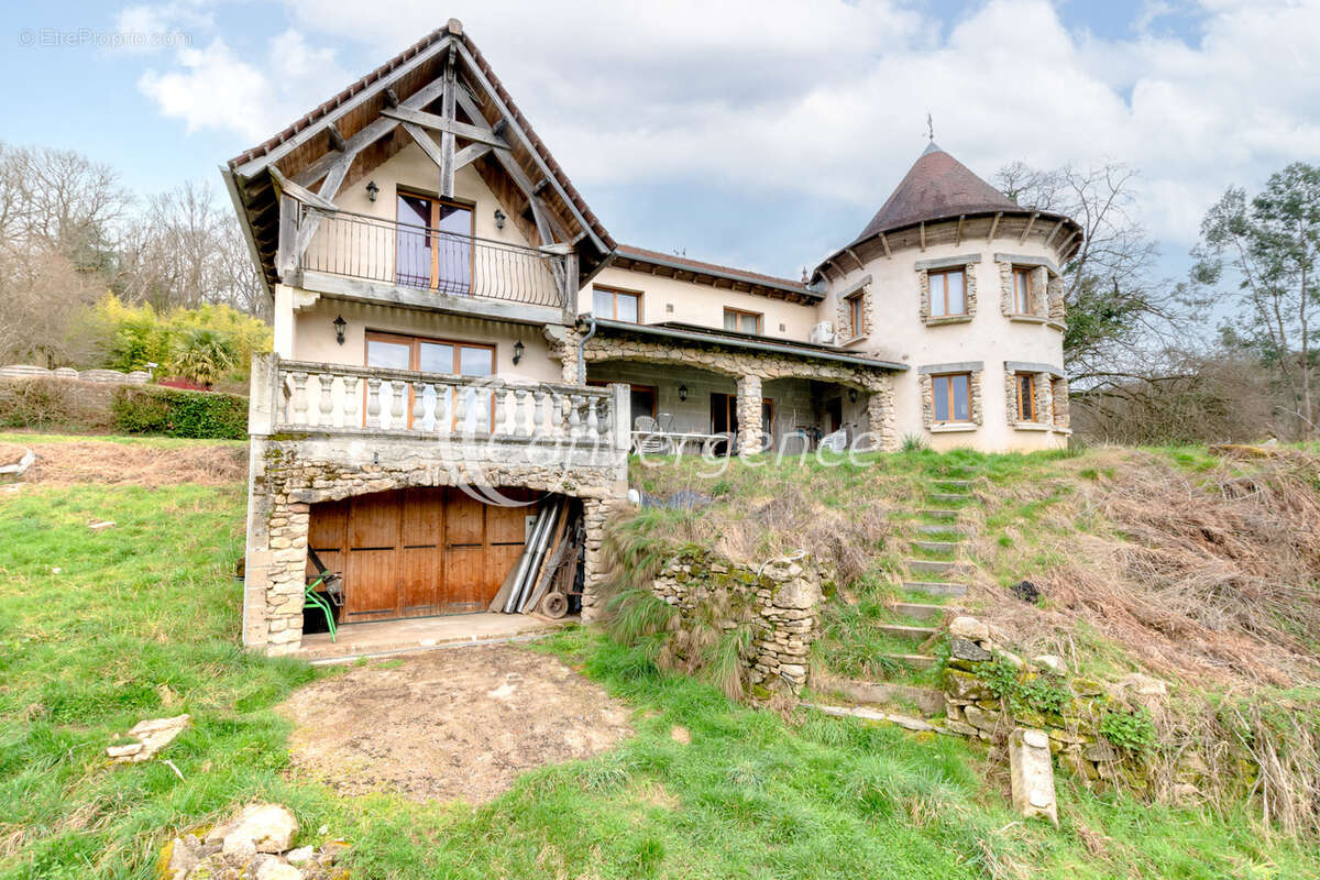 Maison à CHATELUS-LE-MARCHEIX