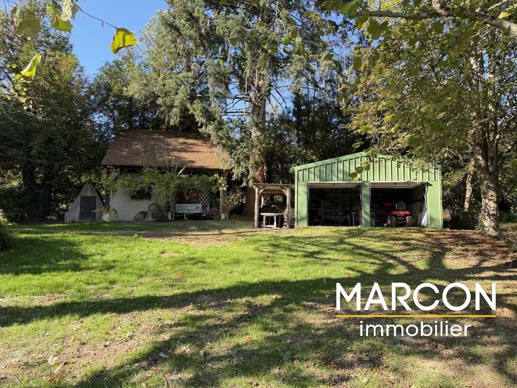 Maison à LA CELLE-DUNOISE