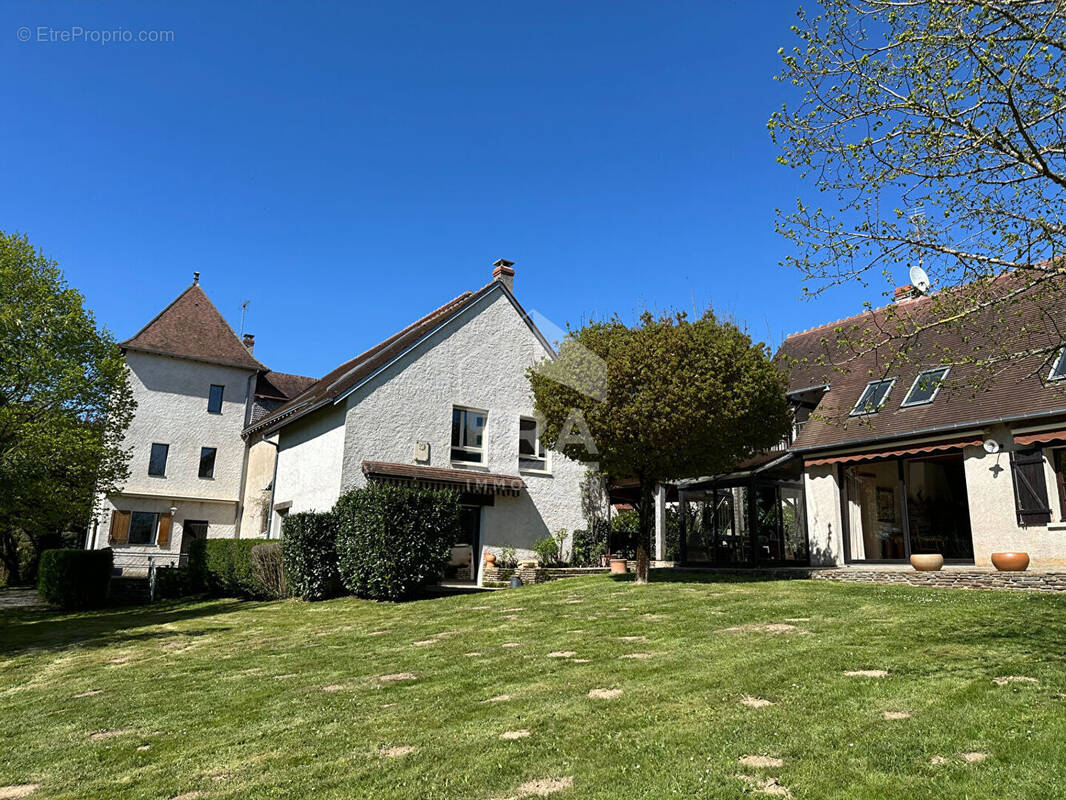 Maison à EGUZON-CHANTOME