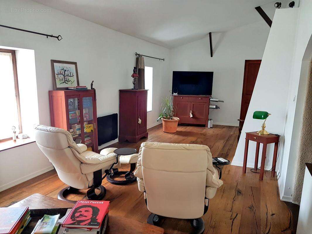 Maison à CHANOZ-CHATENAY