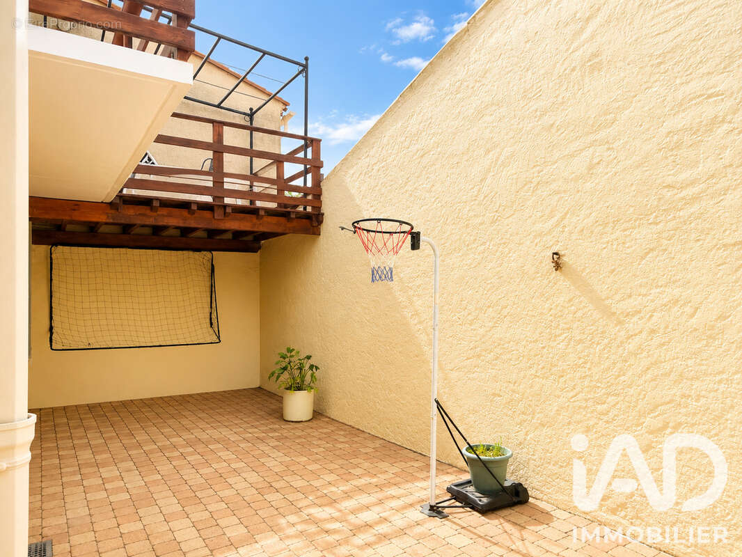Maison 111 m² à Villeneuve-De-La-Raho  - photo 4