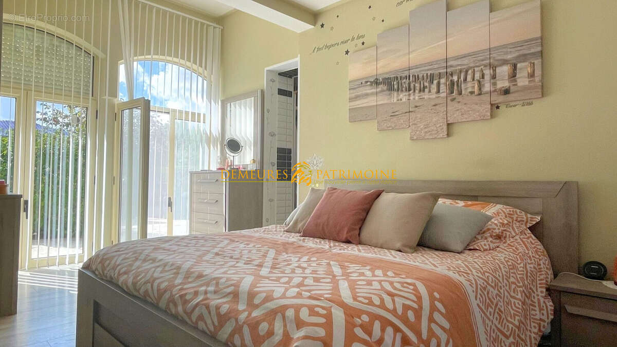 Maison à SAINT-HILAIRE-DE-LUSIGNAN