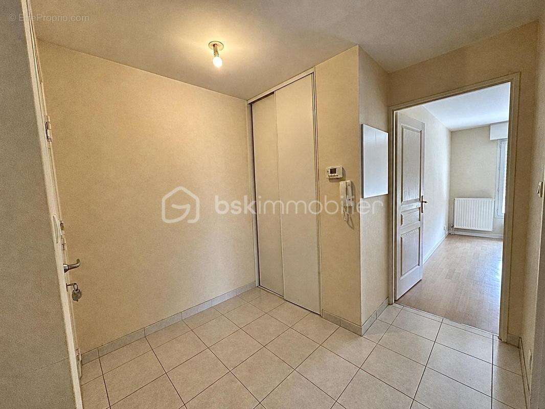 Appartement t3 de 64 m² – grande terrasse – parking privatif – résidence de standing à quimper - photo 8