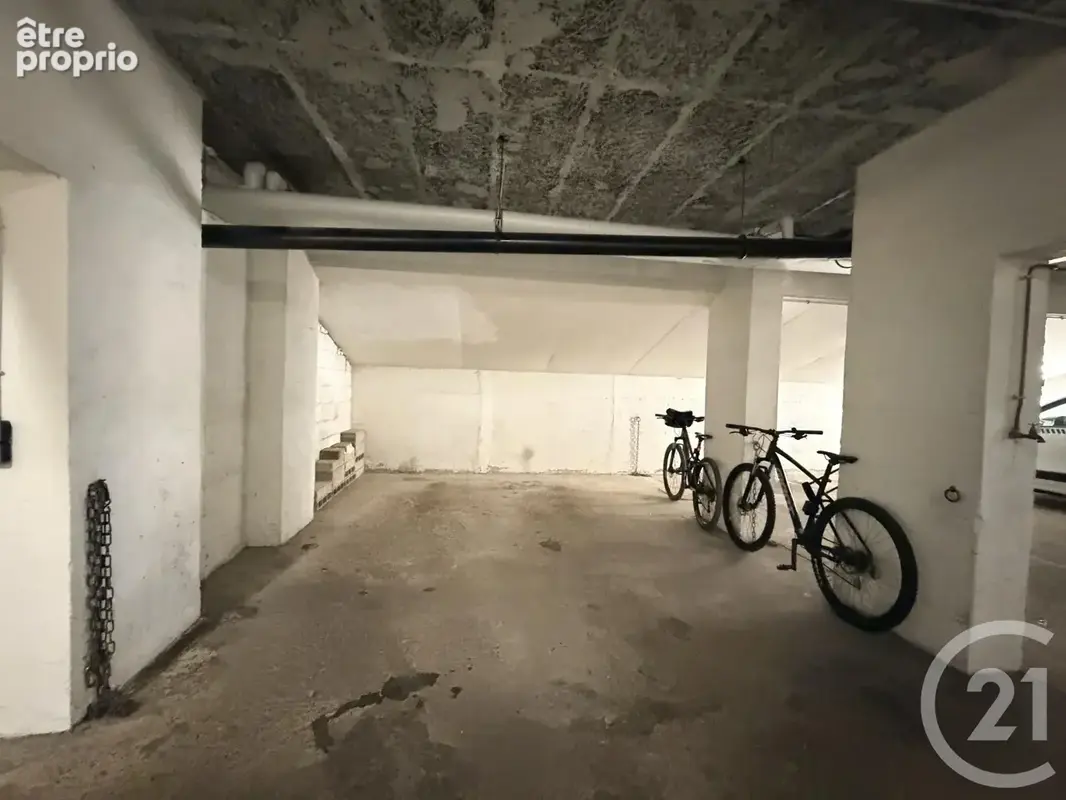 Parking à SAINT-MAUR-DES-FOSSES