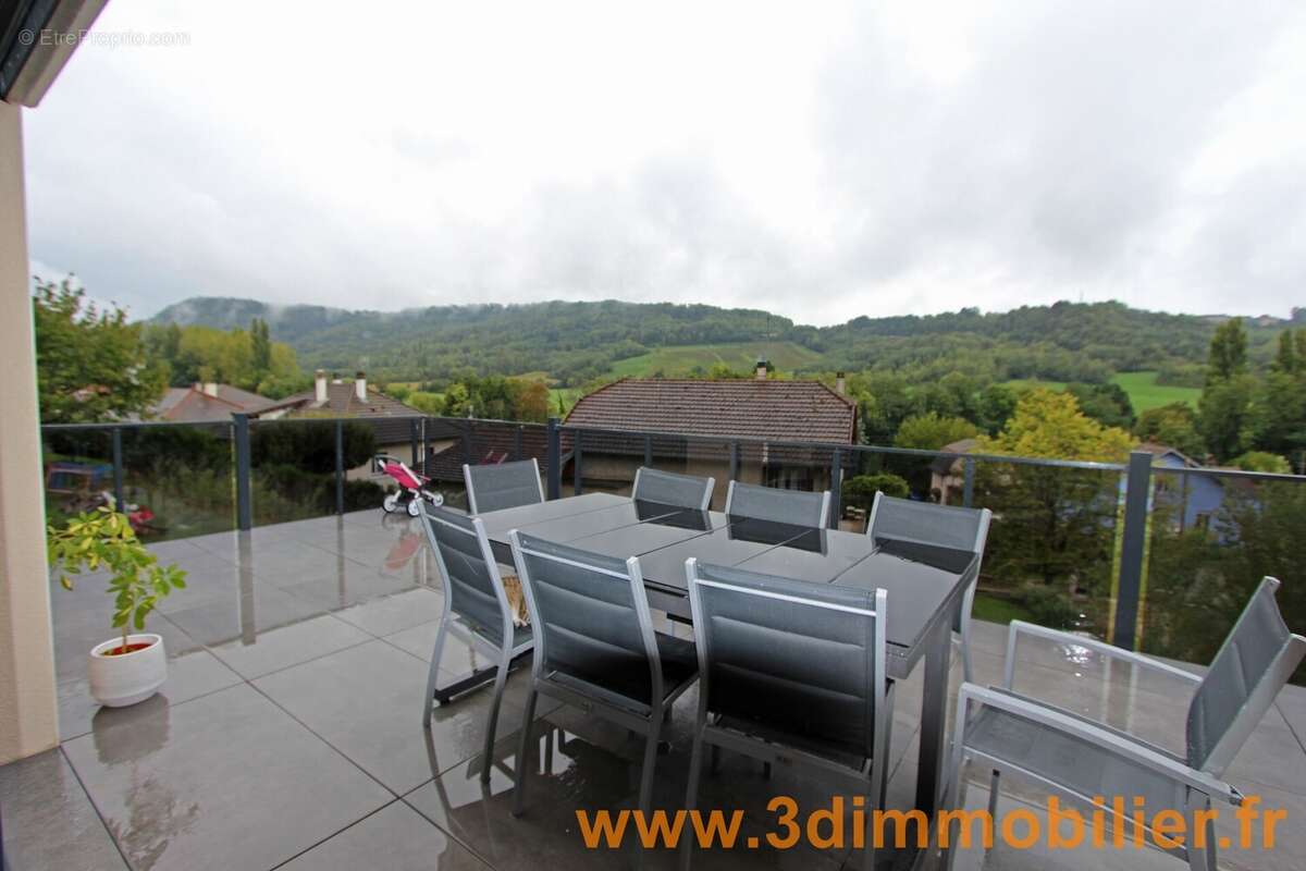 TERRASSE 35 m² - Maison à LONS-LE-SAUNIER