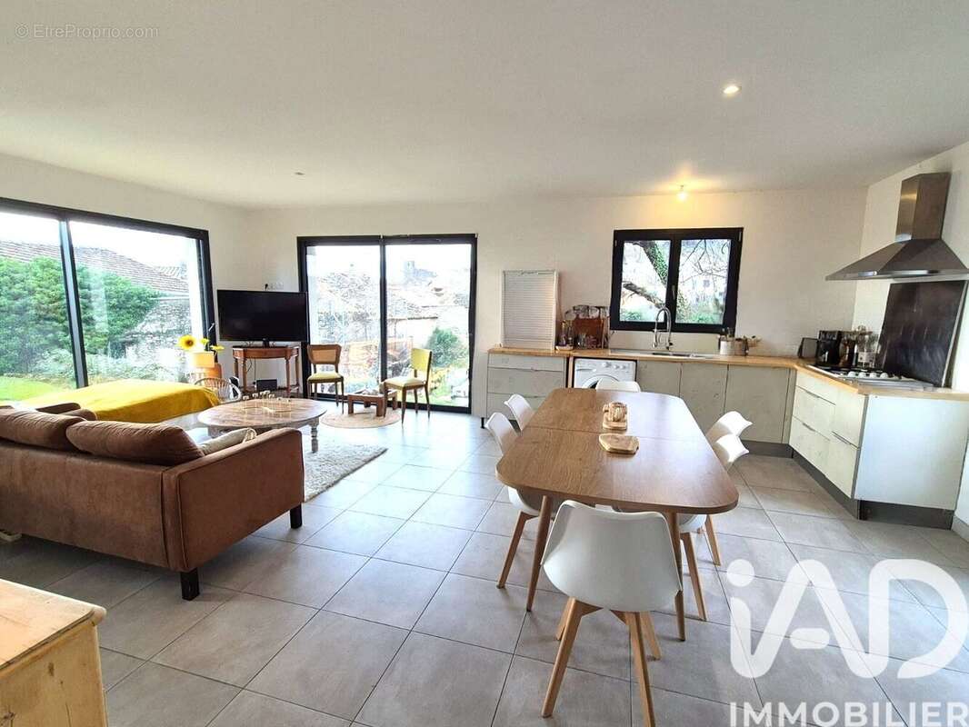 Photo 3 - Maison à LAUDUN-L'ARDOISE