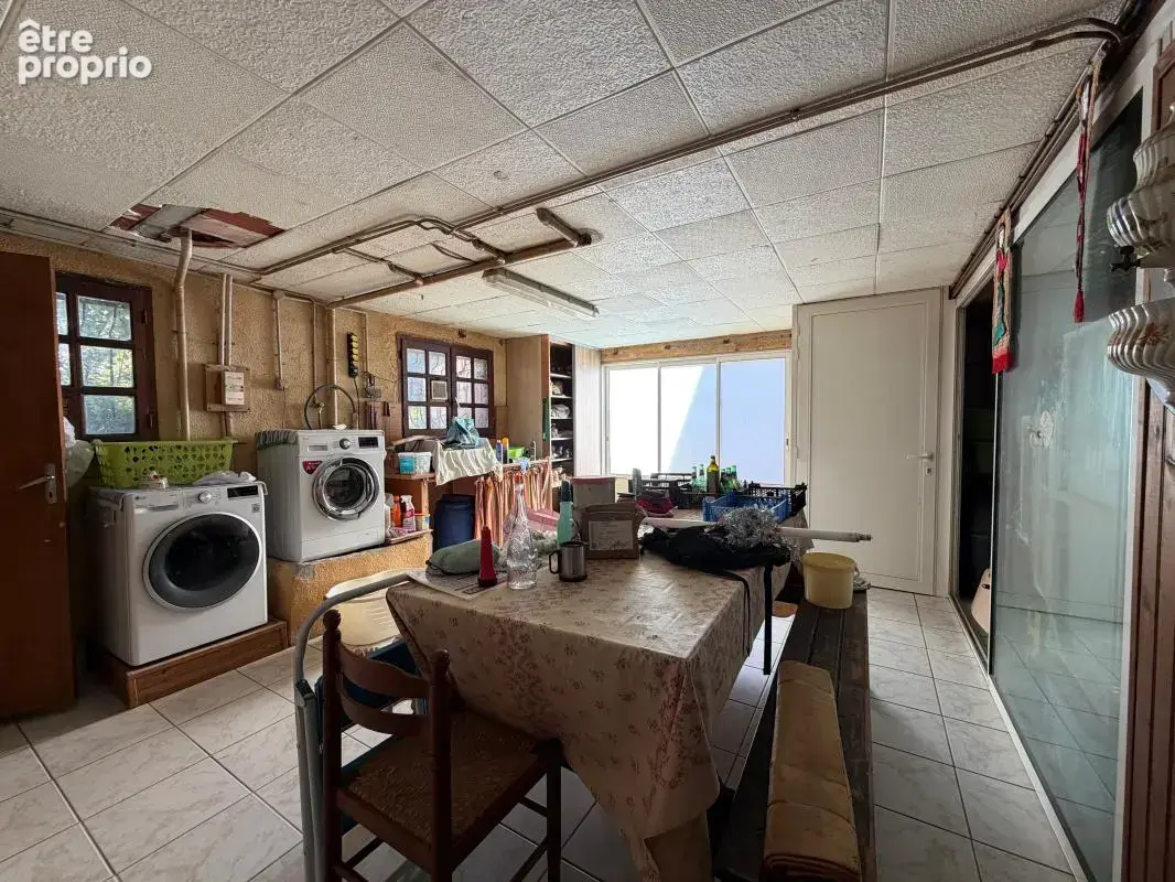 Maison T6 - double garage - piscine - sous sol - photo 14