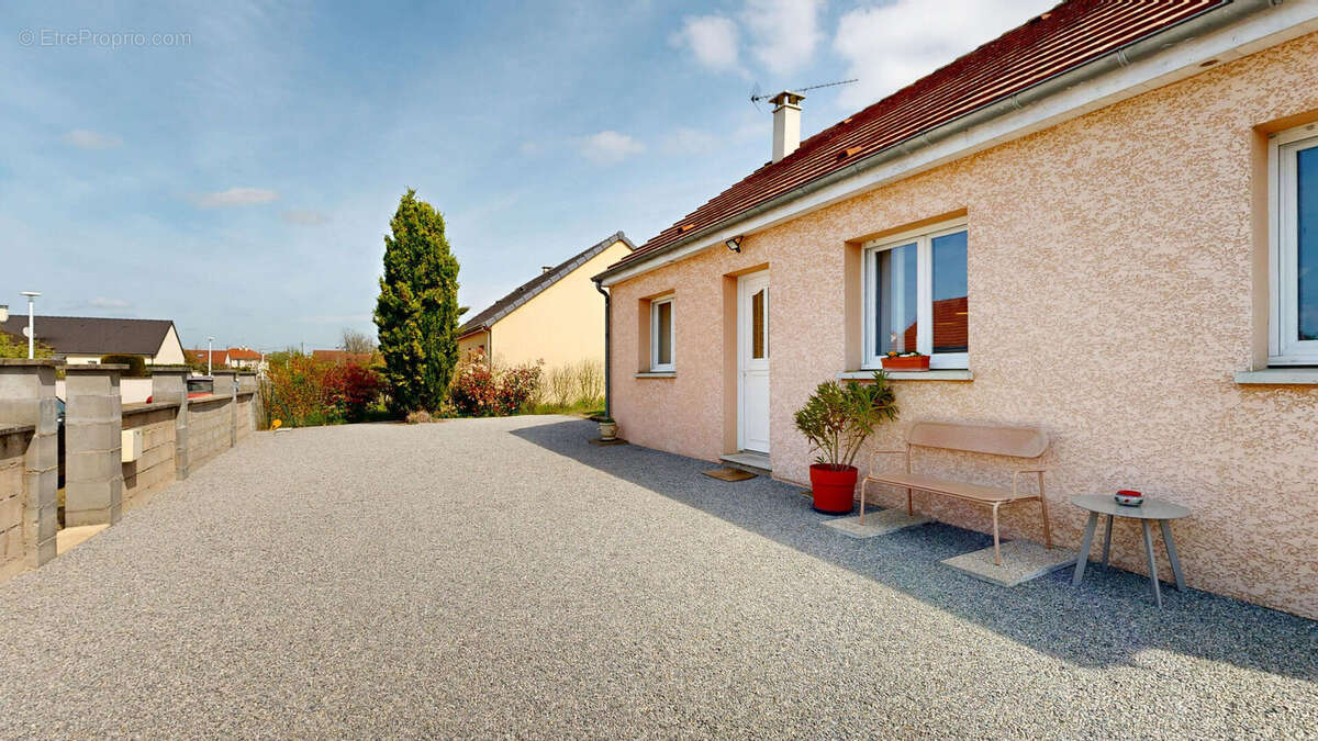 Maison à VILLENEUVE-SUR-ALLIER