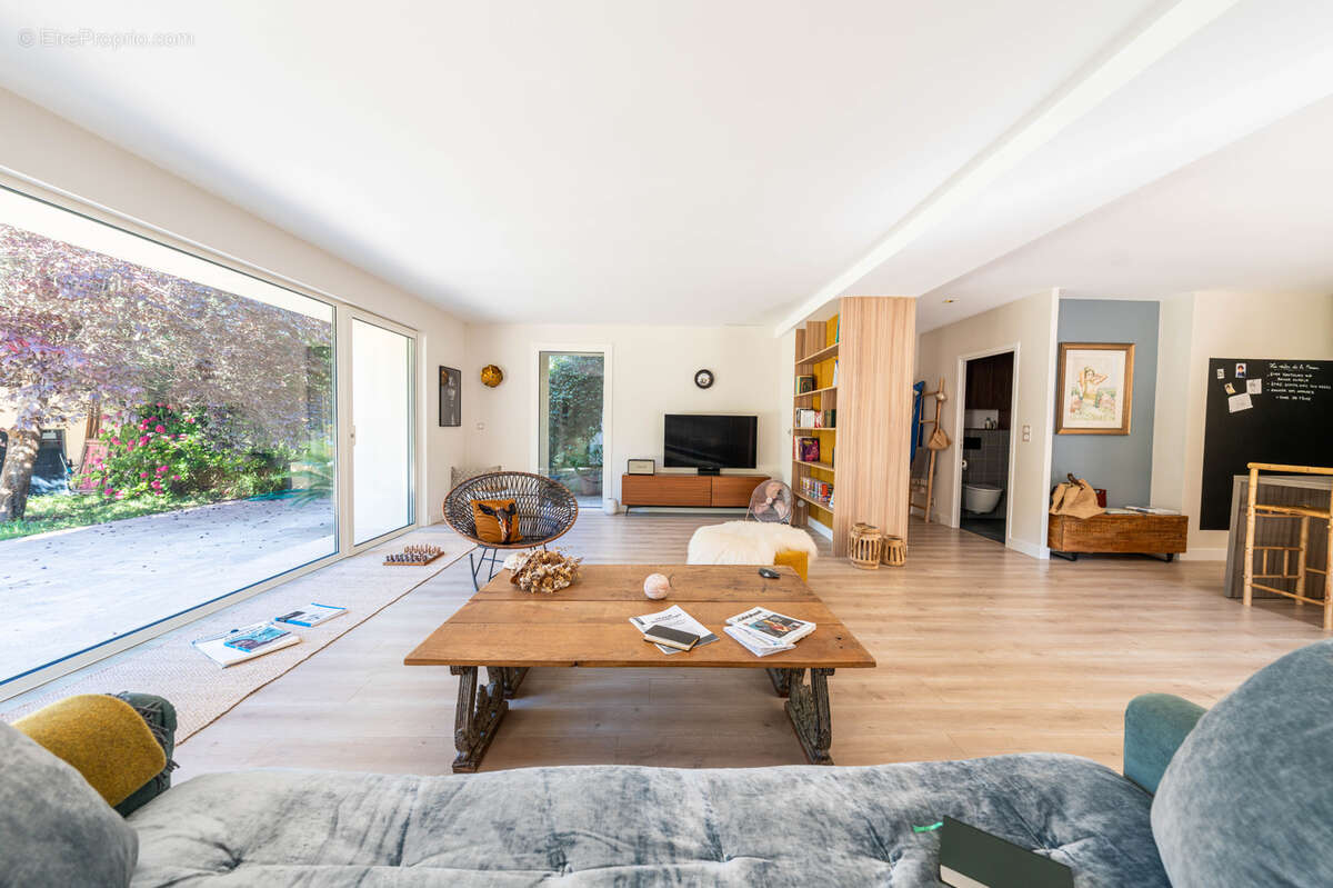 Appartement à LA COLLE-SUR-LOUP