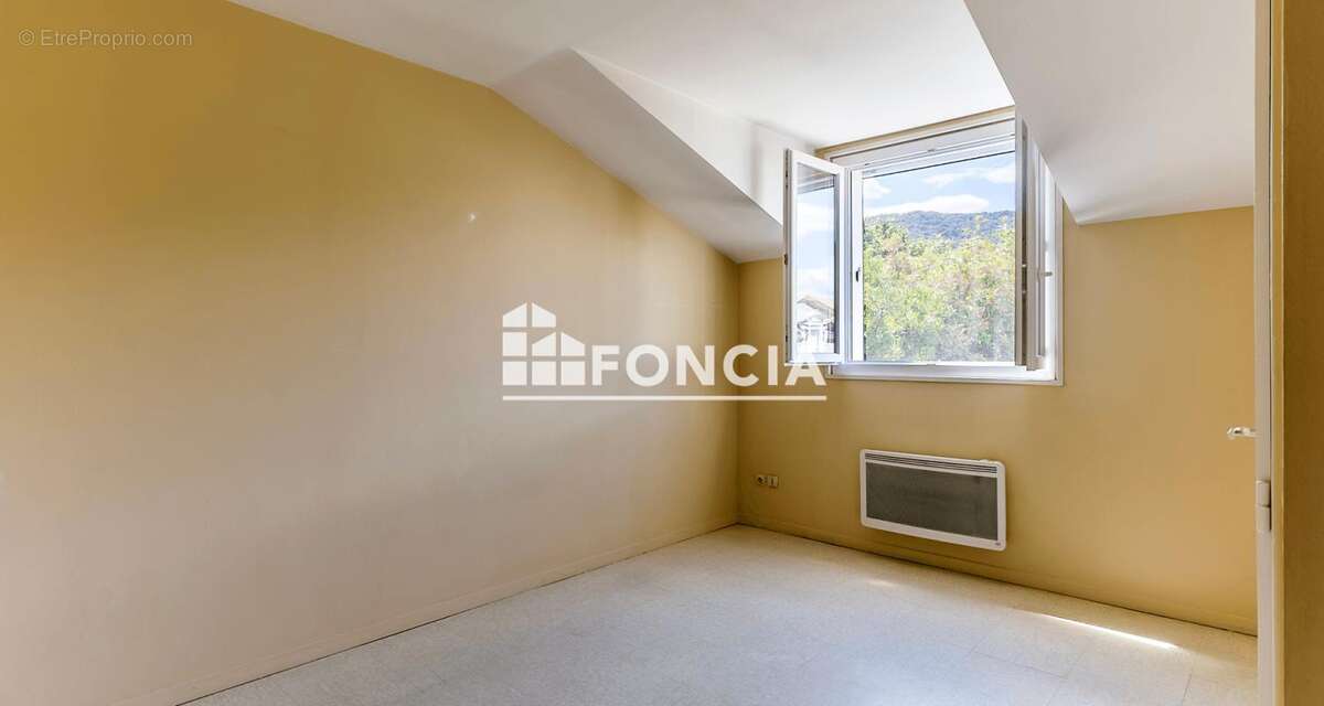 Appartement à GUILHERAND-GRANGES