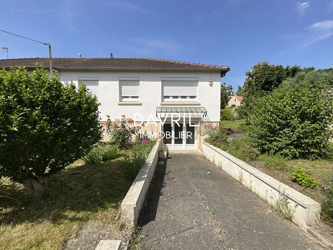 Maison à MAURECOURT