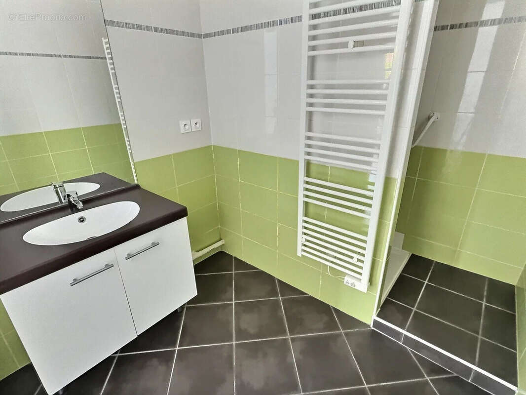 Appartement à BONNE