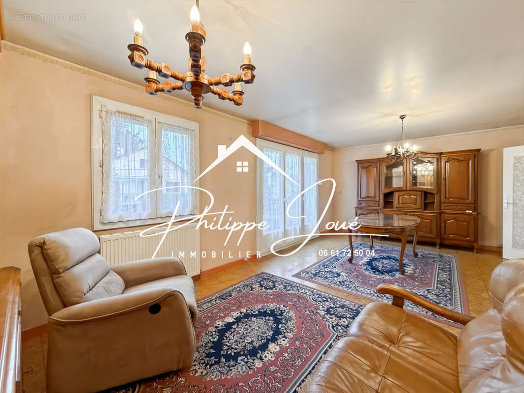 Maison à VILLENEUVE-L'ARCHEVEQUE