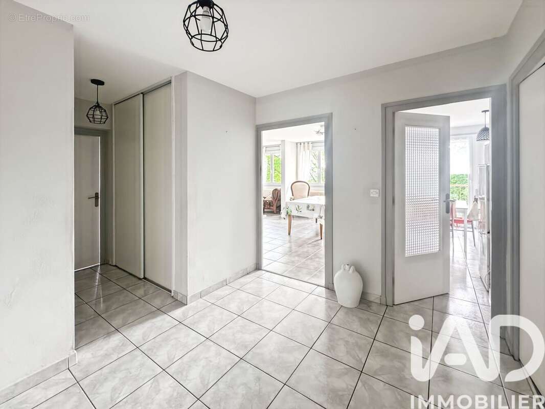 Appartement 72 m² à Feurs  - photo 3