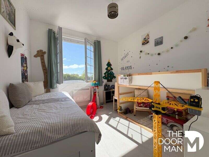 Maison à SAINT-HILAIRE-DE-CHALEONS