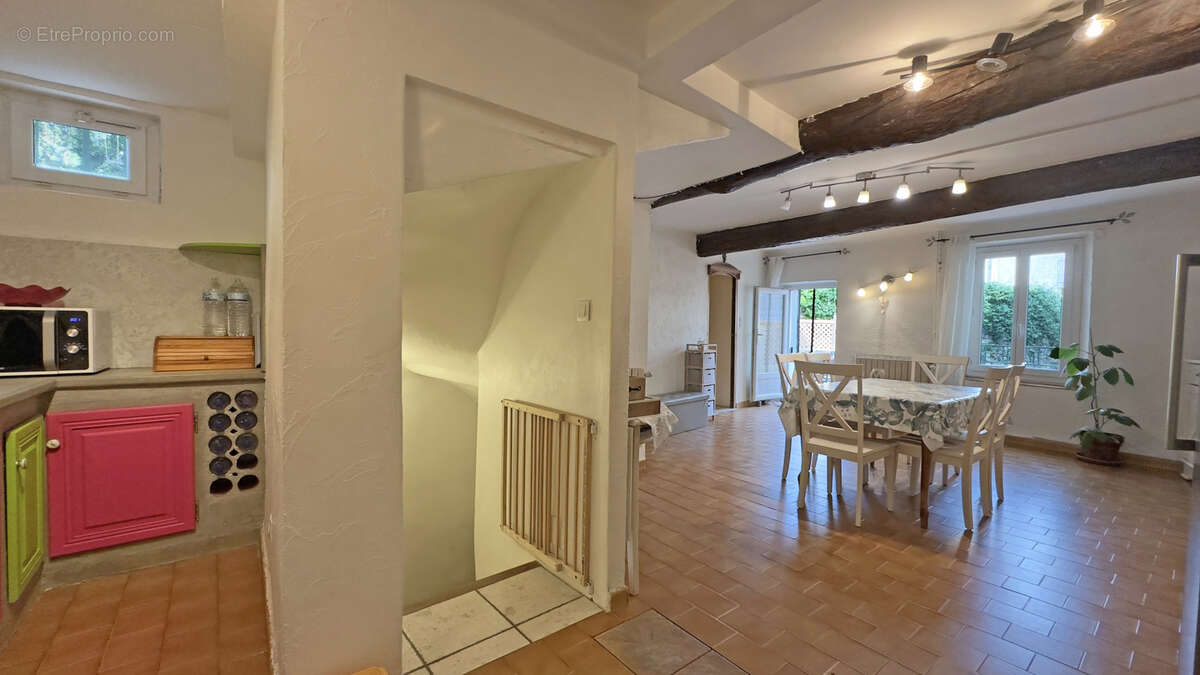 Maison à SOLLIES-TOUCAS