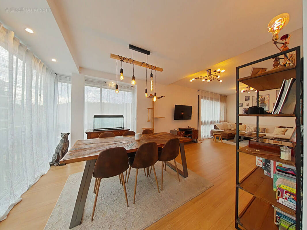 Appartement à FONTENAY-LE-FLEURY