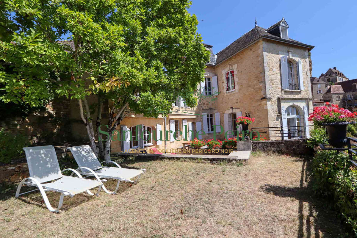 Maison à BEYNAC-ET-CAZENAC