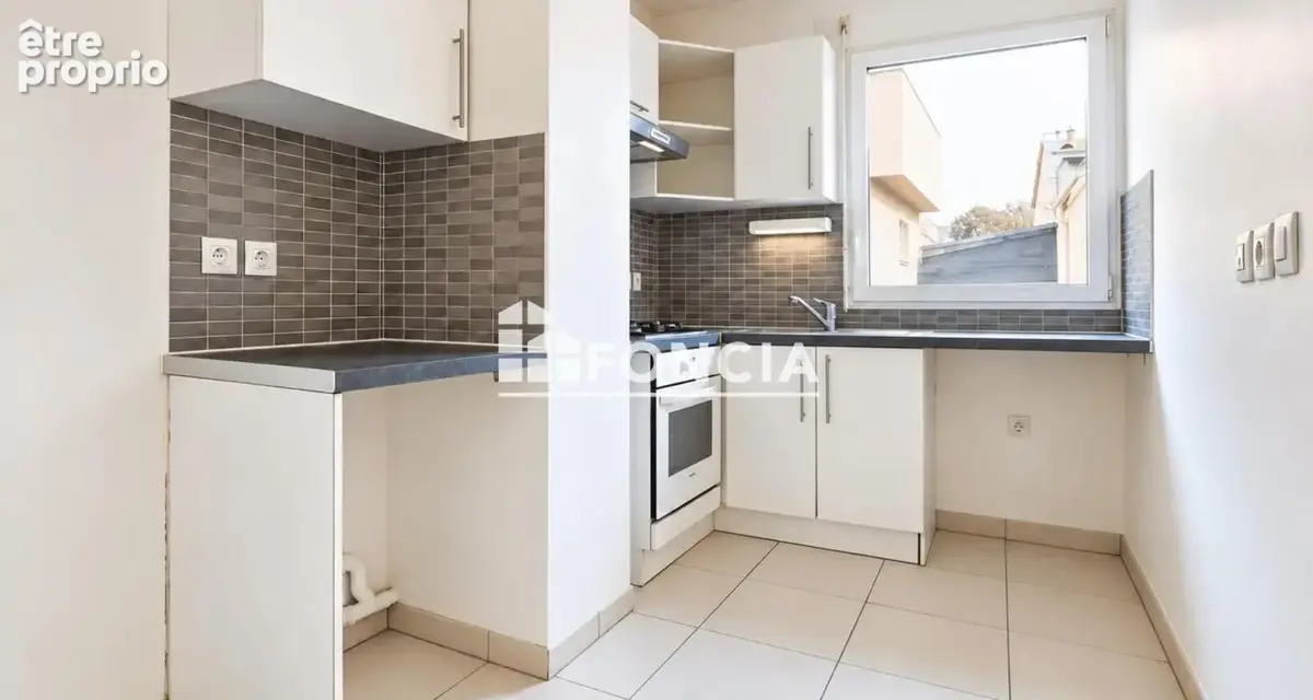 Bordeaux – chartrons  t3 traversant de 67 m² avec loggia et parking couvert - photo 3
