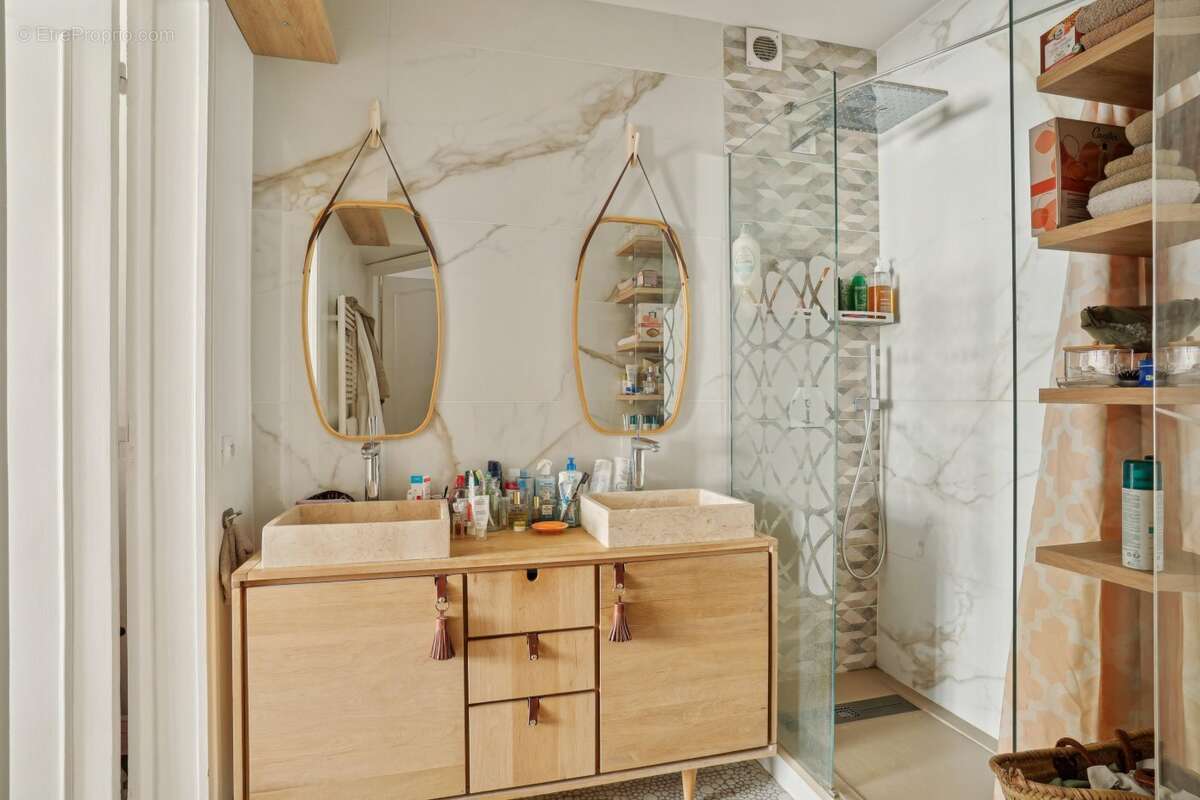 Appartement à PARIS-17E