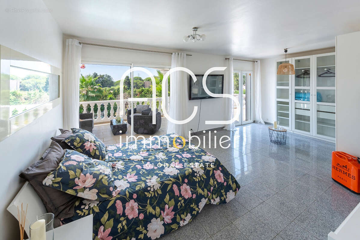 Fréjus - Villa à vendre 172 m², 4 chambres avec piscine & jacuzzi, domaine privé sécurisé - photo 14
