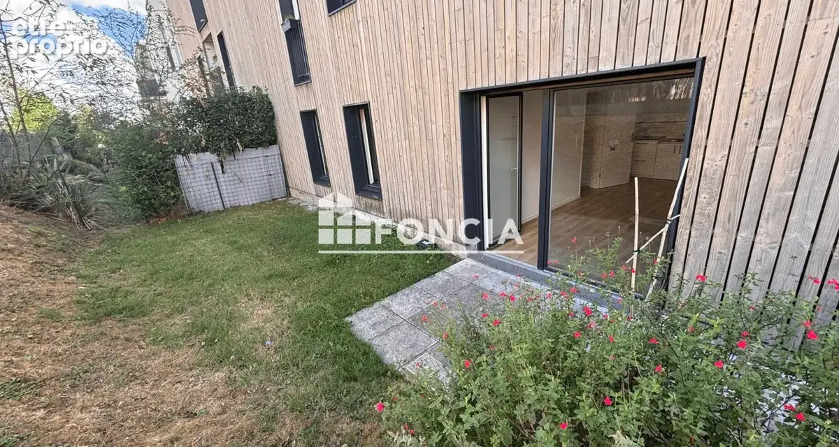 Secteur HOPITAL et GARE DE VANNES - Foncia vend un T3 en rez de jardin avec terrasse + espace vert et un stationnement en sous-s - photo 1