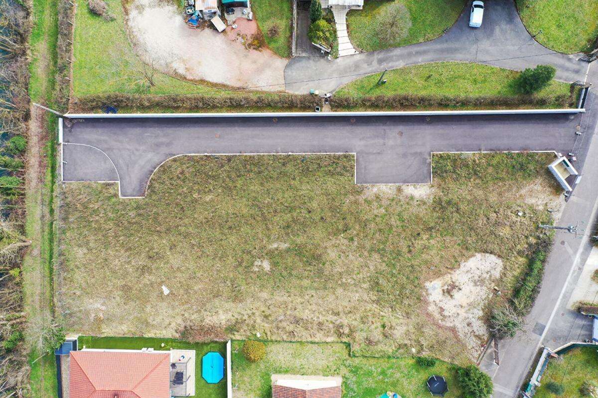 Terrain à SAINT-ROMAIN-DE-JALIONAS