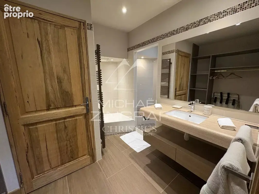 L’exception au cœur du village : maison de caractère avec terrasse et piscine - photo 4