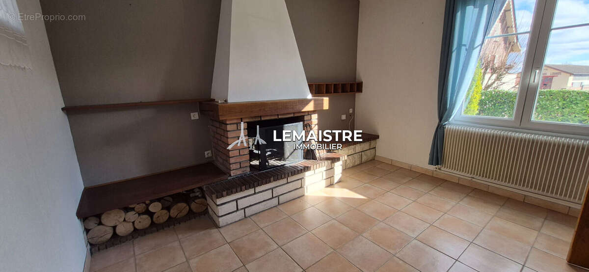 Maison à vendre - Caudebec-en-Caux Centre - Demeure familiale - 3 chambres + grenier aménagé - 2 garages - Jardin 400 m² - photo 2