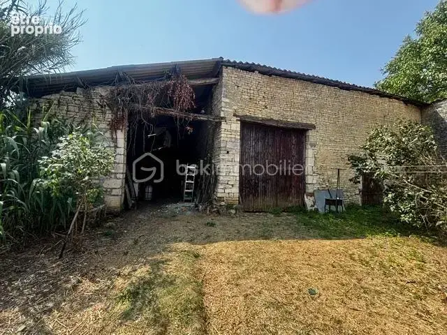 Maison de village à rénover 5KM de Ruffec Beau potentiel - photo 9
