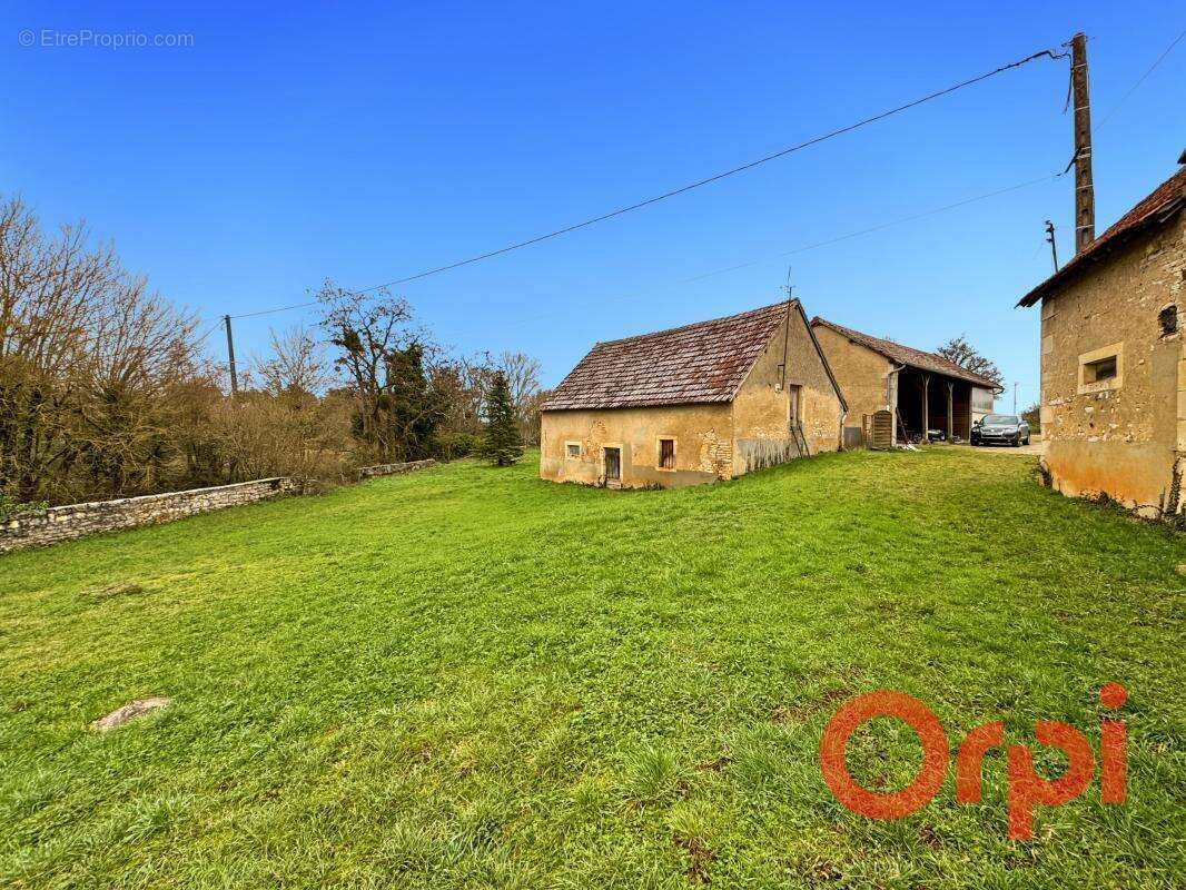 Maison à DUN-SUR-AURON