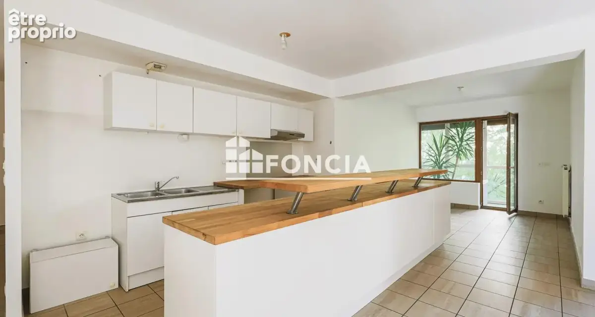 Grenoble – Boulevard Gambetta – Résidence Le Connétable – T3 de 74 m² avec terrasse et loggia - photo 8