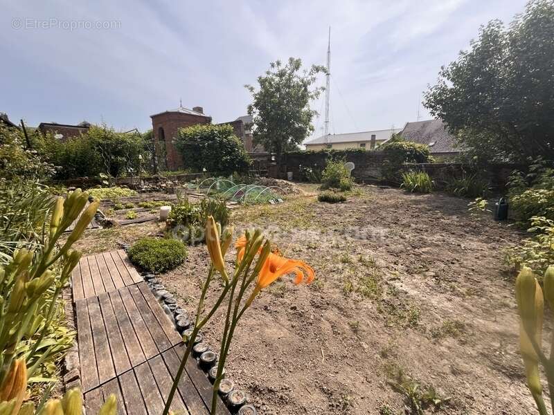 Maison de caractère en briques – 146 m² – Jardin intimiste – Combles aménageables – Centre-ville de Marle - photo 17