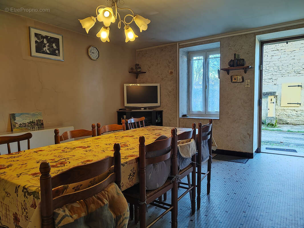 Maison à PORCIEU-AMBLAGNIEU