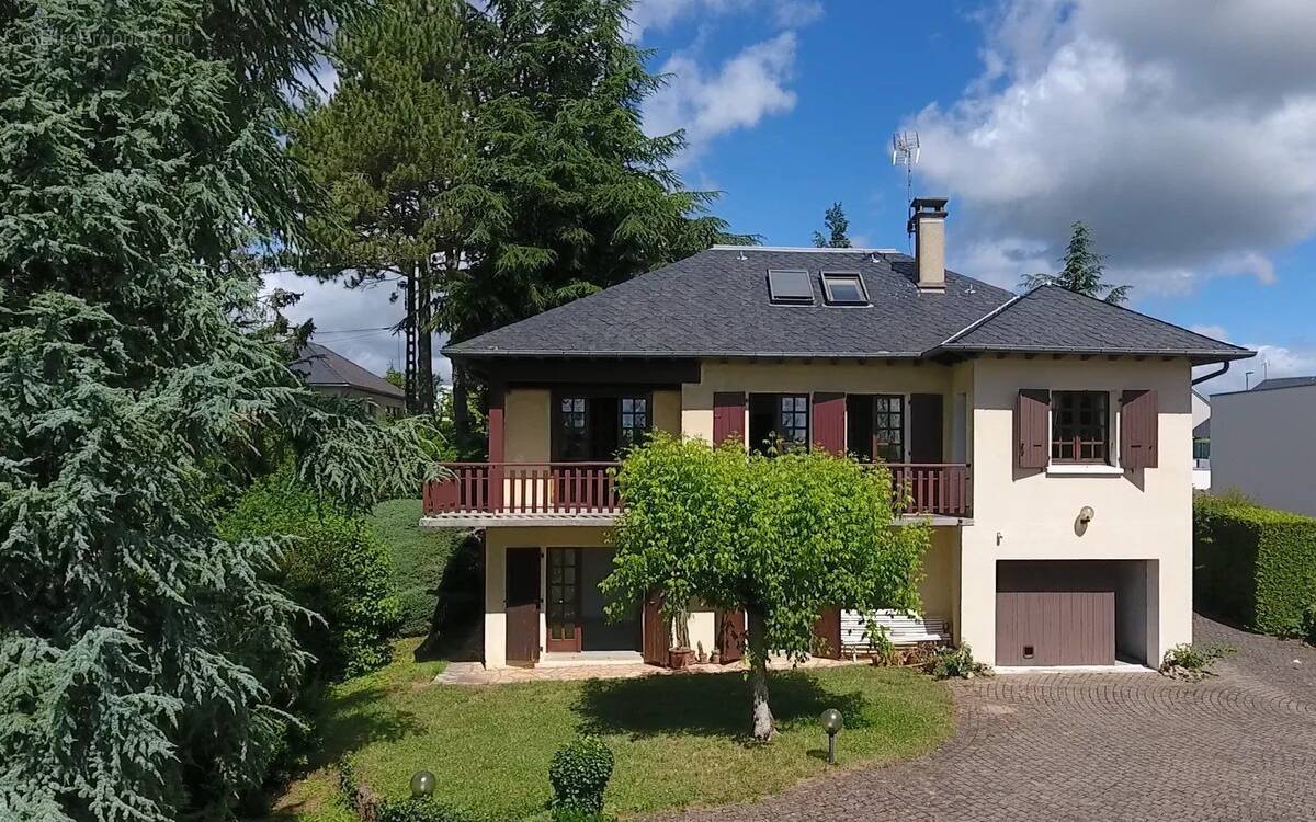 Maison à ONET-LE-CHATEAU