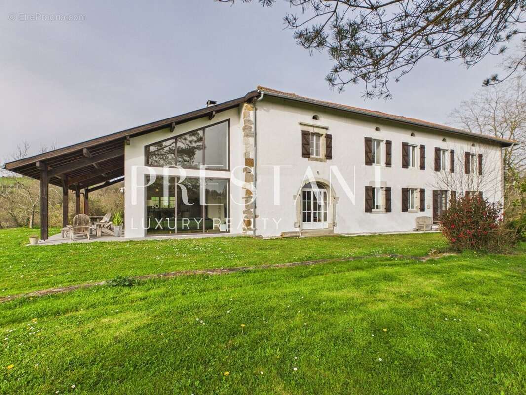Maison à BARDOS