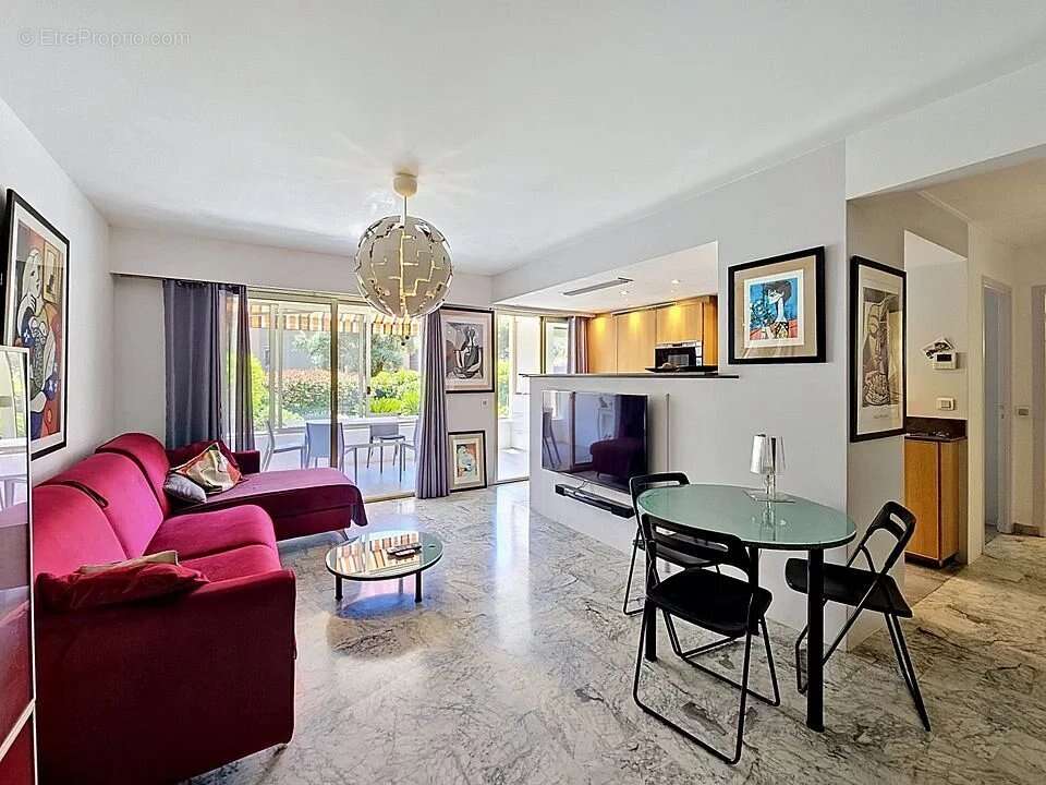 Appartement à SAINT-LAURENT-DU-VAR