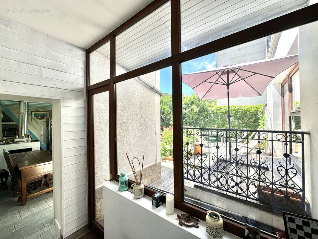 Appartement à CHARENTON-LE-PONT