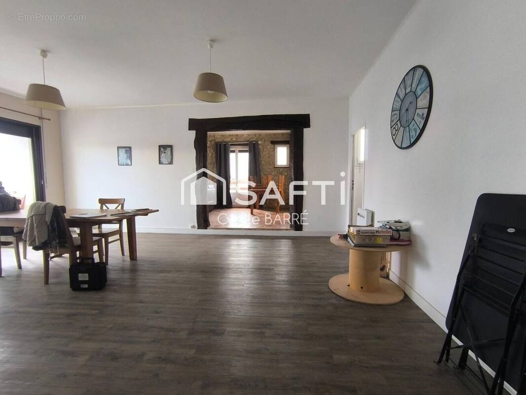 Photo 1 - Appartement à RUELLE-SUR-TOUVRE