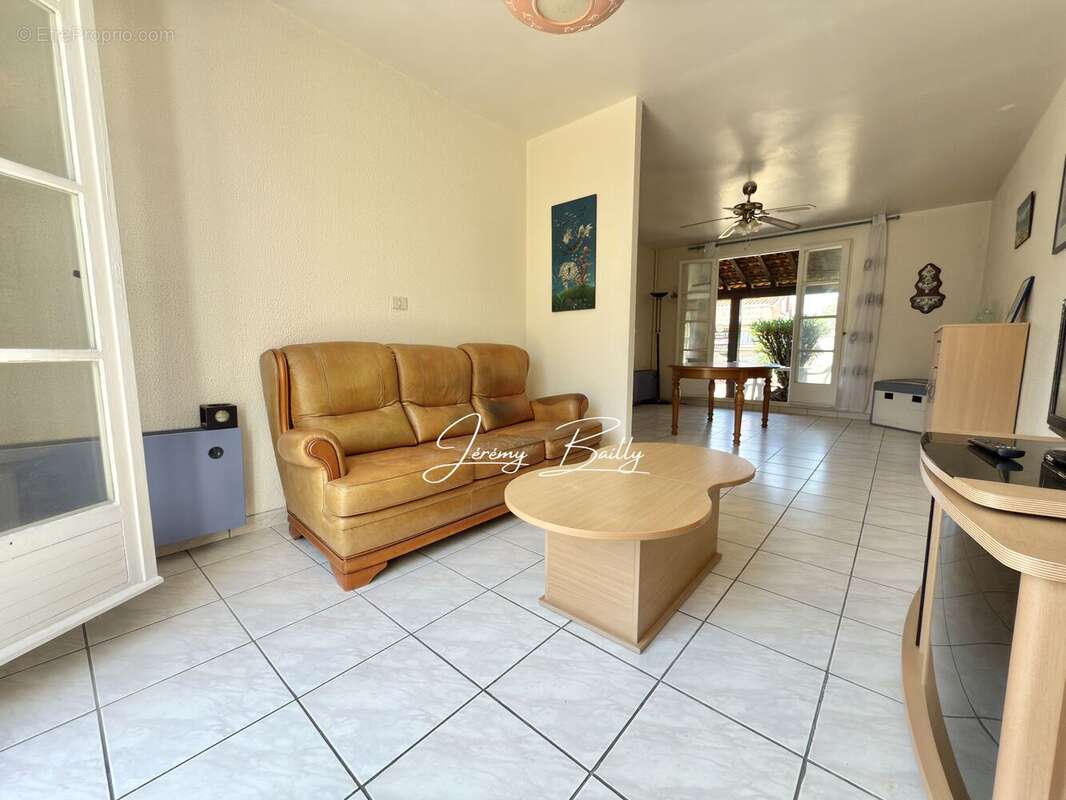 Maison à SAINT-ESTEVE