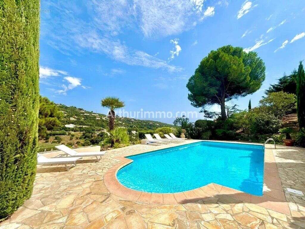 Maison à LES ISSAMBRES